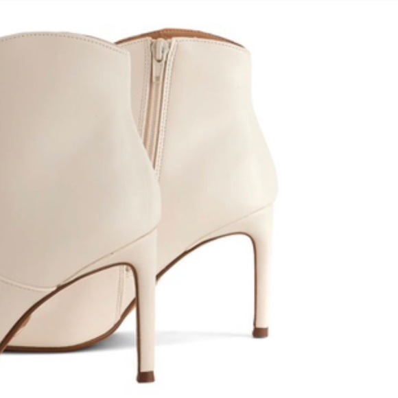 Express Pointed Toe Thin Heeled Booties - Picture 4 of 13